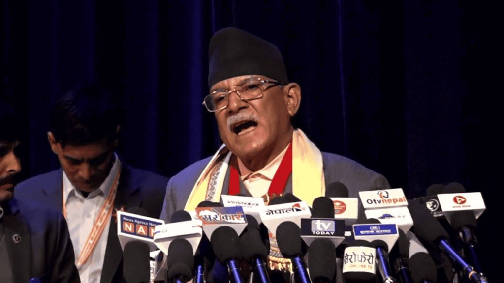 बाबुरामलाई ‘बुद्धि नभएको डाक्टर’ भन्दै प्रचण्डको कटाक्ष, एकता असम्भव भएको टिप्पणी