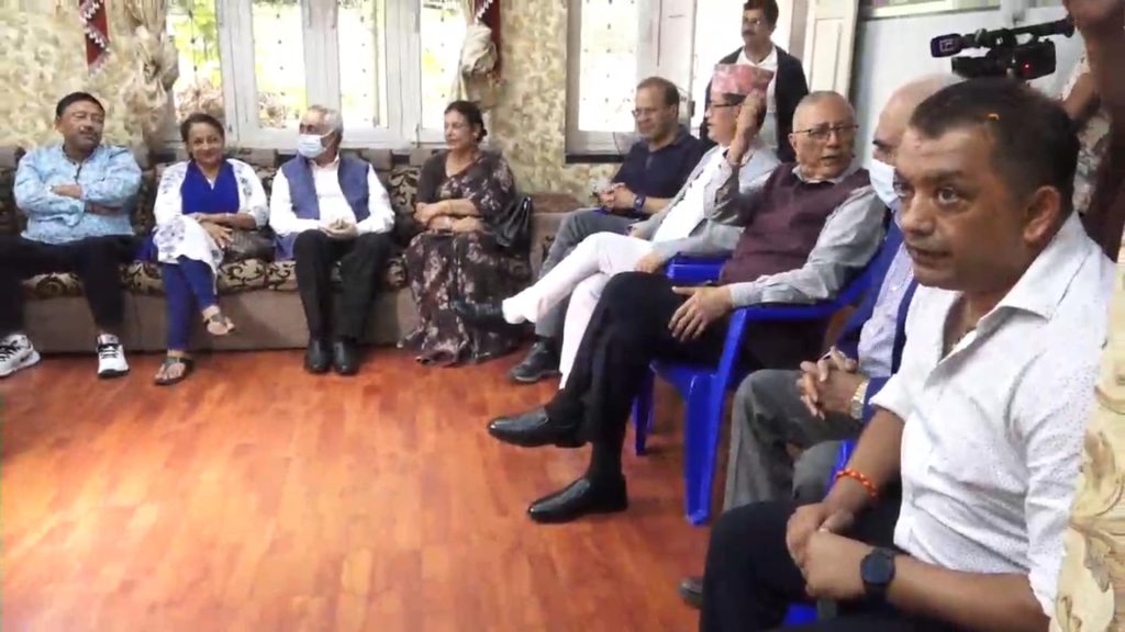 अनुशासन समितिको कारबाहीप्रति डा. शेखर कोइराला समूह रुष्ट, रणनीति बनाउन आकस्मिक भेला